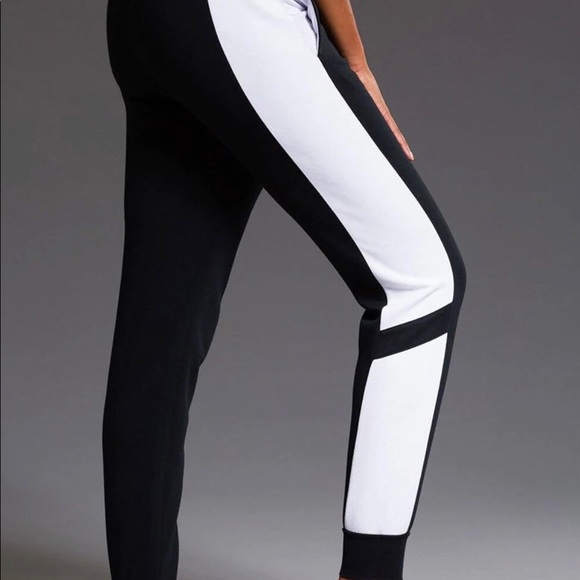 Onzie Black & White Blocked Sweatpants. Size M/L - Picture 2 of 11